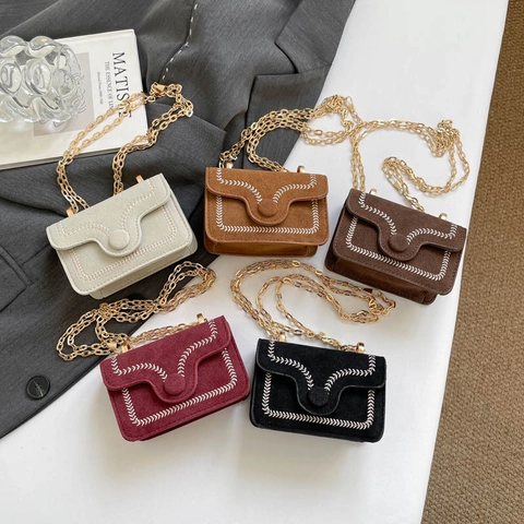 Dames Vintage Mini Crossbodytas Mat PU-Leer Met Witte Borduring Gouden Metalen Ketting Schouderband Overslag Klein Vierkant Tasje Voor Dagelijks Feest Mode