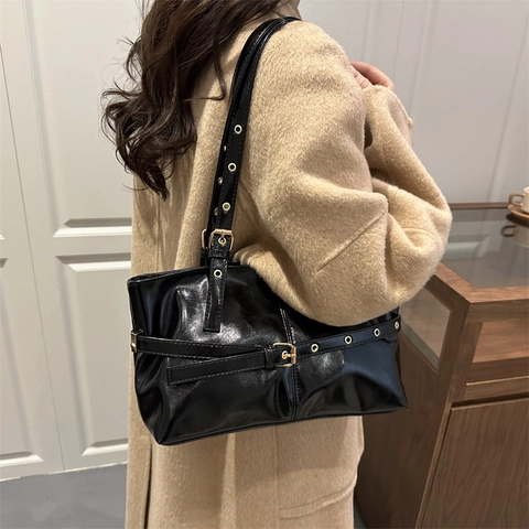 Retro PU Leather Large Capacity Tote Bag Belt Buckle Decor Minimalist Women Shoulder Bag Commuter Underarm Bag Handbag