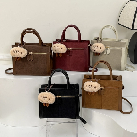 Retro Matte PU Leather Handbags For Women Minimalist Commuter Shoulder Bag With Plush Pendant Double Zipper