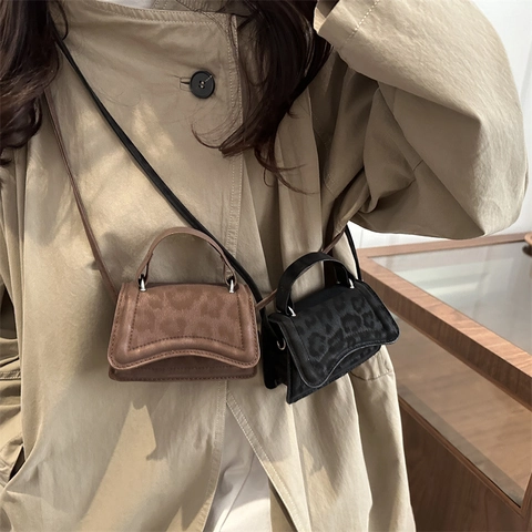 Damen Leopardenmuster Mini Umhängetasche Urban Einfach PU Leder Klappe Handtasche Mode Mikro Kleine Quadratische Tasche