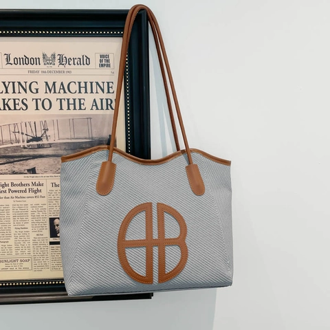 Bolso Tote De Cuero PU Con Textura Tejida Gran Capacidad Bolso De Hombro Conmutar Color En Contraste Logo Redondo Casual