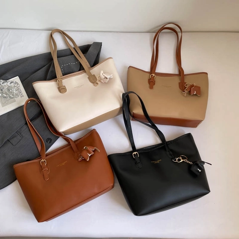 Women Large Capacity PU Leather Tote Bag Fashion Commute Shoulder Bag With Elephant Charm Minimalist Solid Color Handbag