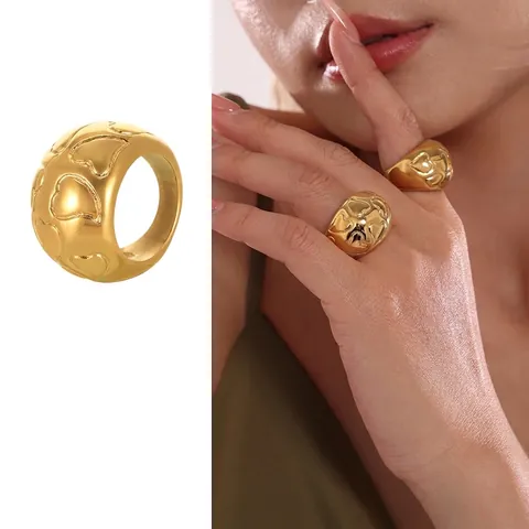 Anello A Cupola Grosso Acciaio Inossidabile Placcato Oro 18K Motivo A Cuore In Rilievo Fascia Larga Gioielli Per Donne Stile Retrò