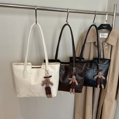 Women Large Capacity PU Leather Tote Bag Minimalist Textured Shoulder Bag With Bunny Plush Pendant Casual Daily Handbag