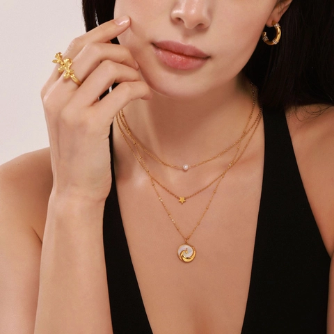 Collar con Colgante Redondo de Concha con Relieve de Fénix de Acero Inoxidable Chapado en Oro Nácar Joyería para Mujer