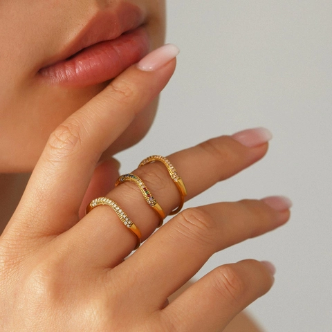Bague en Zirconia en Acier Inoxydable Minimaliste Japonaise Coréenne Plaquée Or 18K Bijoux en Zircon Multicolore Incrustés pour Femme
