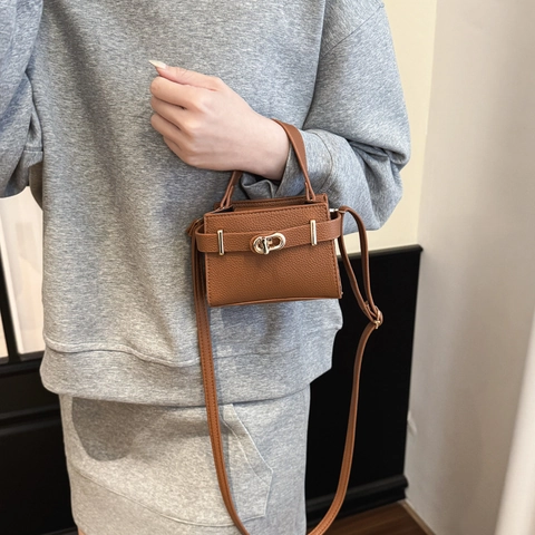 Mini Sac à Main Femme en Cuir PU Texture Litchi Sac Bandoulière Avec Fermoir Twist Doré Petit Sac de Luxe pour Usage Quotidien