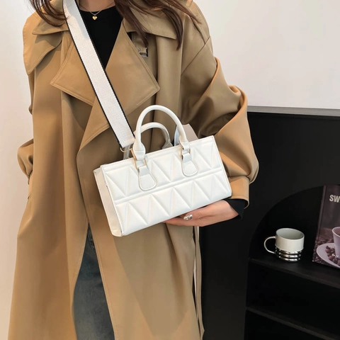 Dames Mode Driehoekig Gewatteerd PU Leer Kleine Vierkante Tas Met Brede Schouderband Handtas Schoudertas