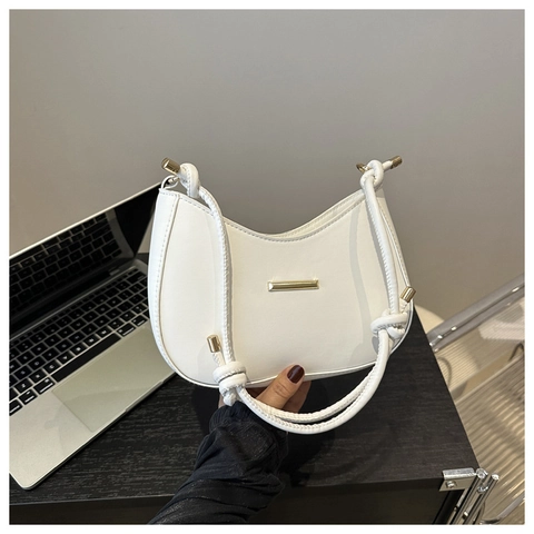 Bolso de Axila Hobo de Cuero PU de Color Sólido Minimalista para Mujer Correa con Nudos Decoración Metal Dorado Elegante