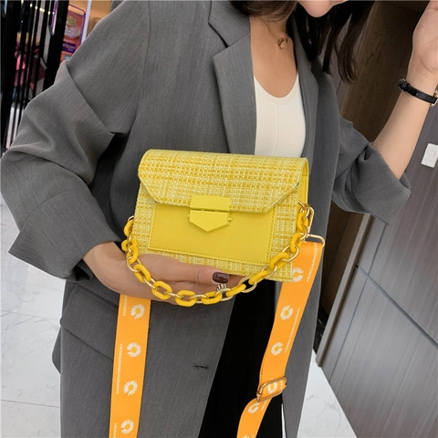 Tweed Crossbody Bag For Women Small Square Shoulder Bag With Daisy Print Wide Strap And Acrylic Chain Retro Elegant