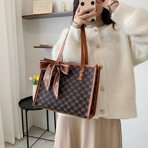 Mode Dames Monogram Print Tote Tas Grote Capaciteit PU Lederen Schoudertas Met Satijnn Sjaal Decoratie Okseltas