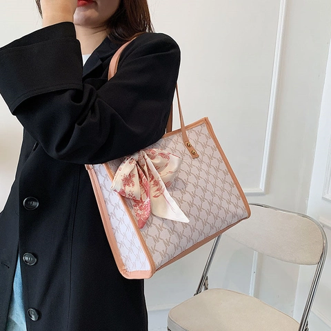 Mode Dames Monogram Print Tote Tas Grote Capaciteit PU Lederen Schoudertas Met Satijnn Sjaal Decoratie Okseltas