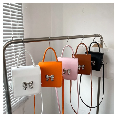 Bolso Cuadrado Pequeño de Cuero PU para Mujer Con Lazo de Metal Plateado Asa Superior Bolso de Hombro Cruzado Moda Callejera Bolso Versátil