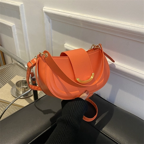 Dames Mode PU Leer Half Rond Zadeltas Minimalistisch Effen Kleur Schoudertas Met Gouden Metalen Gesp Dagelijkse Woon-Werk Handtas