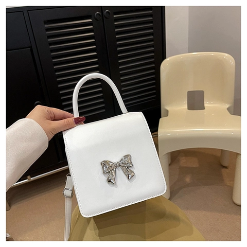 Bolso Cuadrado Pequeño de Cuero PU para Mujer Con Lazo de Metal Plateado Asa Superior Bolso de Hombro Cruzado Moda Callejera Bolso Versátil