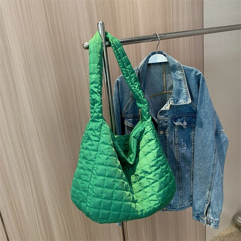 Bolso de Hombro Acolchado de Gran Capacidad para Mujer Bolso Tote Puffer de Nailon Ligero Plisado Estilo Nube Casual