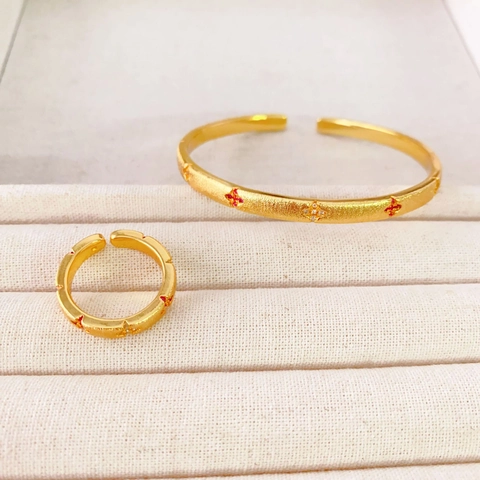 Elegante Klavertje Vier Ring En Armband Verguld Koper Geborstelde Textuur Fonkelende Zirkoon Verstelbare Sieraden Voor Dames