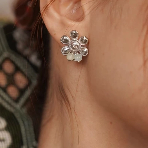 Boucles D'oreilles À Tige Fleur Exquise Niche Minimaliste Cuivre Avec Tige En Argent Sterling 925 Pour Femmes