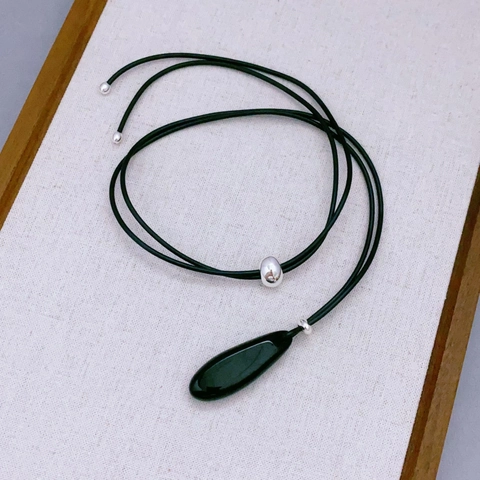 Collier Long Avec Pendentif En Onyx Noir Goutte D'eau Cordon Réglable Style Rétro Minimaliste Élégant Pour Femmes Laiton