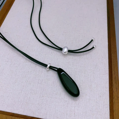 Collier Long Avec Pendentif En Onyx Noir Goutte D'eau Cordon Réglable Style Rétro Minimaliste Élégant Pour Femmes Laiton