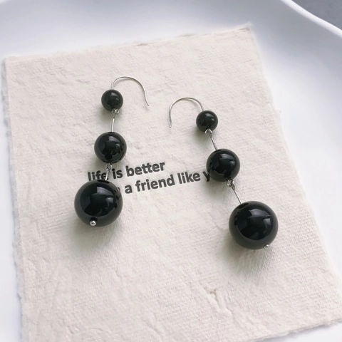 Orecchini Pendenti Con Tripla Perlina Agata Nera Ottone Placcato Oro 18K Sfera Rotonda Sfumata Per Donna Elegante Nicchia