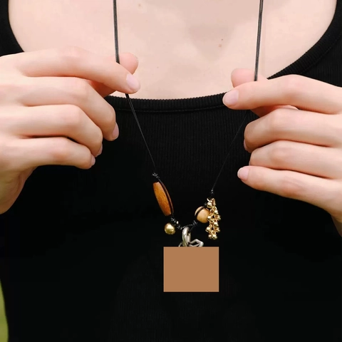 Französische Vintage Ethno-Stil Traube Anhänger Halskette Verstellbare Wachsseil Handgefertigt Gewebte Kupfer Holz Perlen Damen