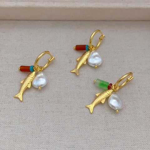 Künstliche Barockperle Fisch Anhänger Hoop Ohrringe 18K Gold Vergoldetes Messing Ozean Stil Bunte Chalcedon Schmuck Für Frauen