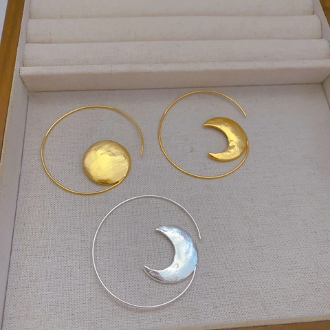 Pendientes de Aro Asimétricos Sol y Luna de Latón Chapado en Oro de 18K Vintage Con Textura Martillada Joyería Estética para Mujer