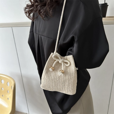 Borsa a Secchiello Intrecciata in Paglia da Donna Minimalista Coulisse Borsa a Tracolla con Perle di Metallo Borsa Mare