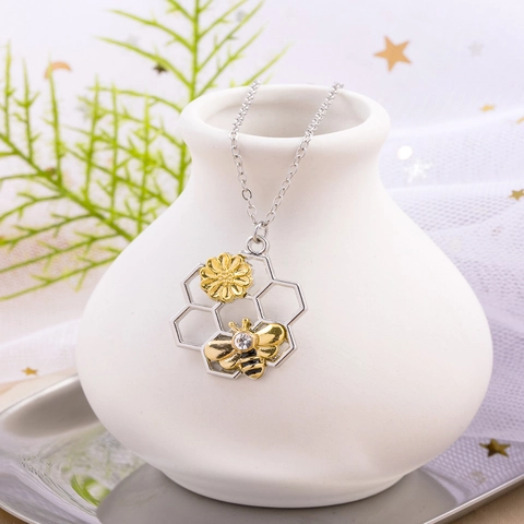 Bee Honeycomb Flower Pendant Necklace Alloy Rhinestone Two-Tone Nature Style For Women Elegant Jewelry