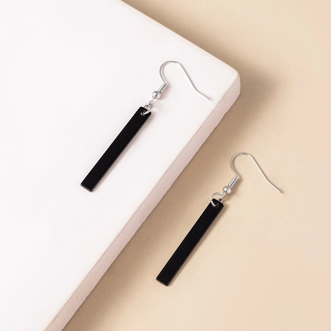 Minimalistische Schwarze Lange Rechteckige Hängeohrringe Legierung Geometrischer Streifen Schmuck Für Damen Moderner Stil