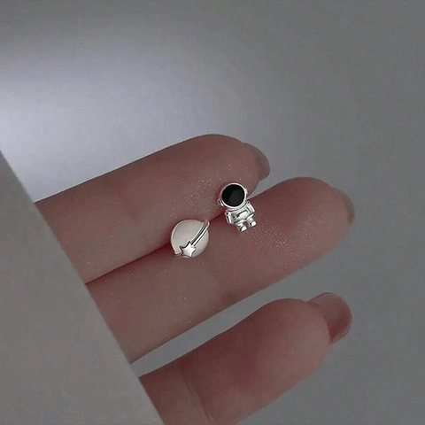 Orecchini Asimmetrici Astronauta E Pianeta Con Perno In Argento Lega Di Zinco Tema Spazio Piccoli Gioielli Da Donna Regalo