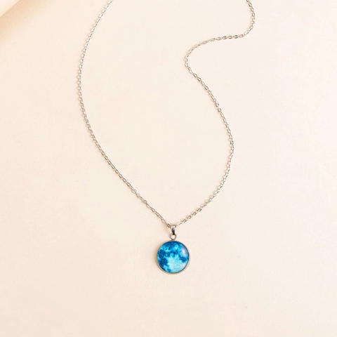 Collana Pendente Luna Luminosa Brilla Al Buio Blu Galassia Cielo Stellato Cupola In Vetro Catena In Lega Gioiello