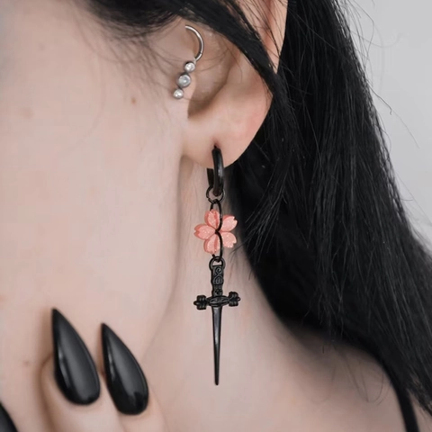 Gothik Schwert Kirschblüte Hängerohrringe Dunkel Punk Legierung Harz Glitzer Schmuck Für Damen Sweet Cool Harajuku Stil