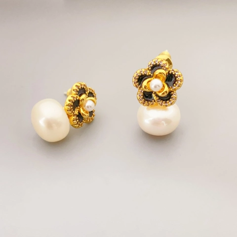 Orecchini A Lobo Fiore Camelia Con Perla Acqua Dolce Smalto Zircone Ottone Donna Con Perno In Argento Sterling 925