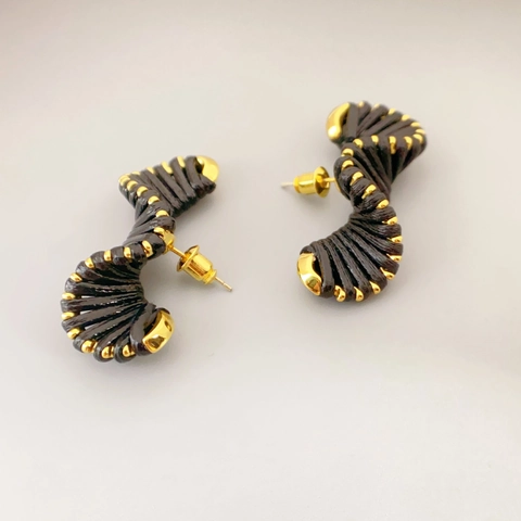 Vintage Spiral C-Form Ohrstecker Mit Lederseil Wicklung 18K Vergoldetes Messing Und 925 Sterling Silber Ohrringpfosten