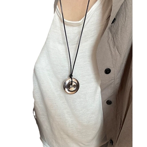 Collana Con Pendente Minimalista Rame Placcato Oro Anello Geometrico Forma Capsula Catena Maglione Cordino In Pelle Nera Chic Versatile