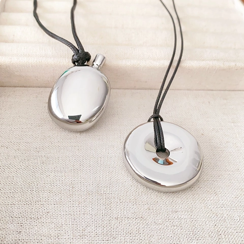 Collana Con Pendente Minimalista Rame Placcato Oro Anello Geometrico Forma Capsula Catena Maglione Cordino In Pelle Nera Chic Versatile