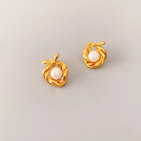 Boucles D'oreilles Nœud Papillon Rétro Français Cuivre Plaqué Or 18K Künstliche Perle D'eau Douce Tige En Argent Sterling 925