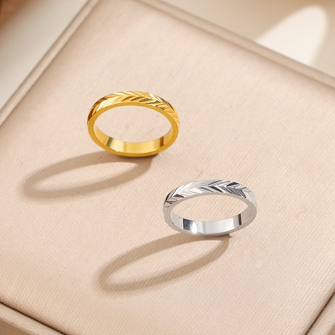 Anillo Con Patrón De Espiga De Trigo De Acero De Titanio Textura Geométrica Joyería De Lujo Minimalista Para Mujer