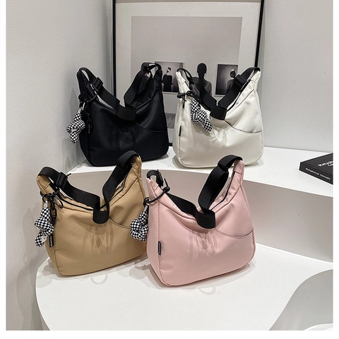 Borsa a Tracolla Casual da Donna in Tessuto Oxford Con Pendaglio a Scacchiera Minimalista Mezzaluna Borsa per Pendolarismo