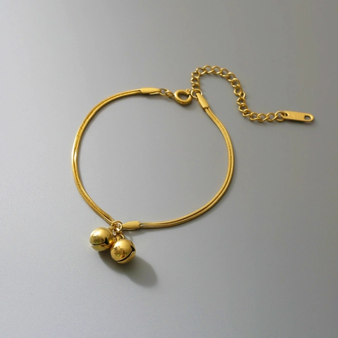 Bracciale A Doppio Strato Con Ciondoli A Campanella Acciaio Al Titanio Placcato Oro 18K Catena A Serpente Per Donna