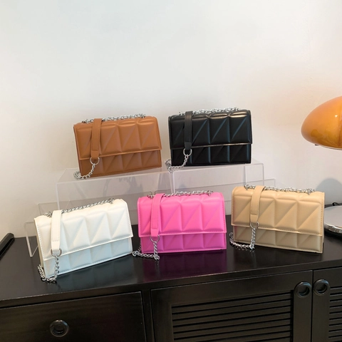Borsa A Spalla Trapuntata Da Donna Pelle PU Motivo Geometrico Triangolare Patta Catena Argentata Borsa A Tracolla