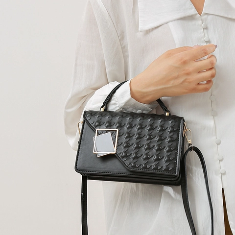 Vrouwen Mode PU Leer Schoudertas Geometrisch Gematteerd Kleine Vierkante Handtas Gouden Metalen Sluiting Crossbody Tas
