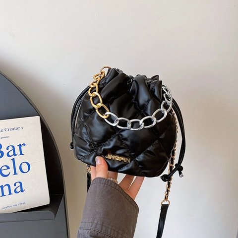Damen Gesteppte Beuteltasche Rautenmuster PU Leder Kordelzug Umhängetasche Mit Metallketten Griff Lässiger Chic