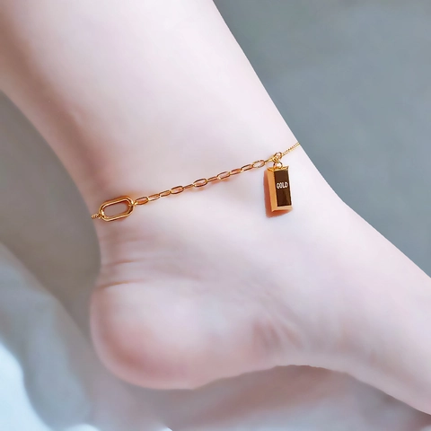 Titanium Stahl 18K Vergoldet Fußkettchen Mit Goldbarren Anhänger Asymmetrische Kette Fußschmuck Für Frauen