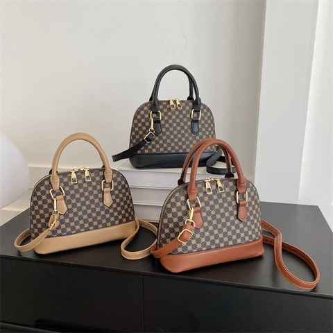 Vintage Monogram Shell Handbag For Women Retro Pattern PU Leather Crossbody Bag Fashion Shell Shape Shoulder Bag Purse