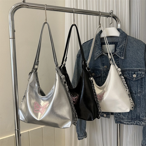 Trendy Μεταλλική PU Δερμάτινη Τσάντα Hobo Με Κέντημα Πεταλούδας Για Γυναίκες Y2K Street Style Τσάντα Ώμου Με Μεταλλική Αλυσίδα