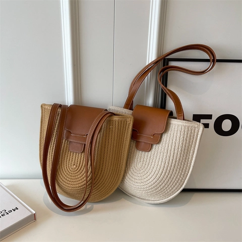 Damen Gewebte Stroh Eimertasche Böhmische Kontrastnaht Lederklappe U-Form Umhängetasche Urlaub Freizeit Retro