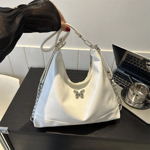 Damen PU Leder Hobo Schultertasche Mit Metall Schmetterling Ornament Und Kettenriemen Y2K Style Schicke Unterachseltasche